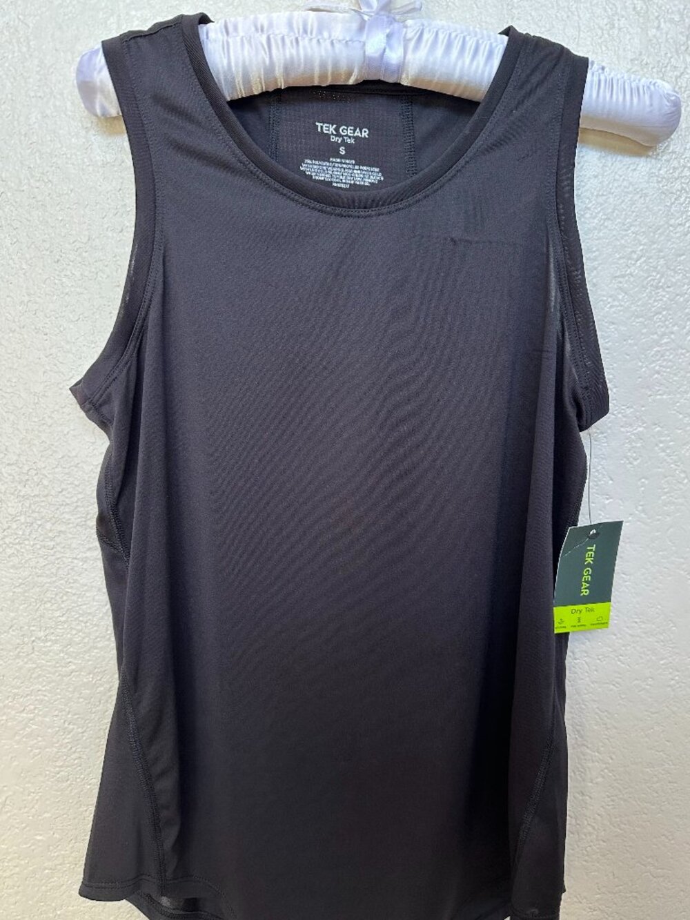 NWT Tek Gear Womens' sleeveless top, Small, Black